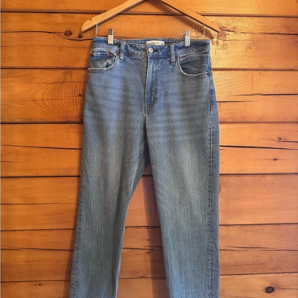 Abercrombie & Fitch Straight-Leg Light Blue Women’s Jeans